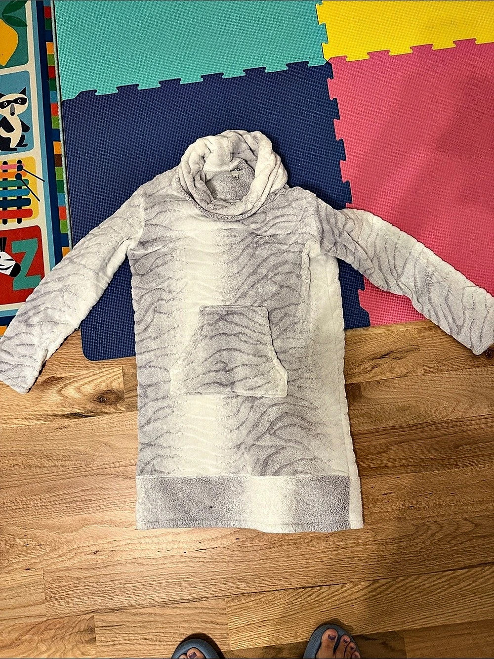 Anne Klein Abstract Fleece Hoodie in Gray Size Small